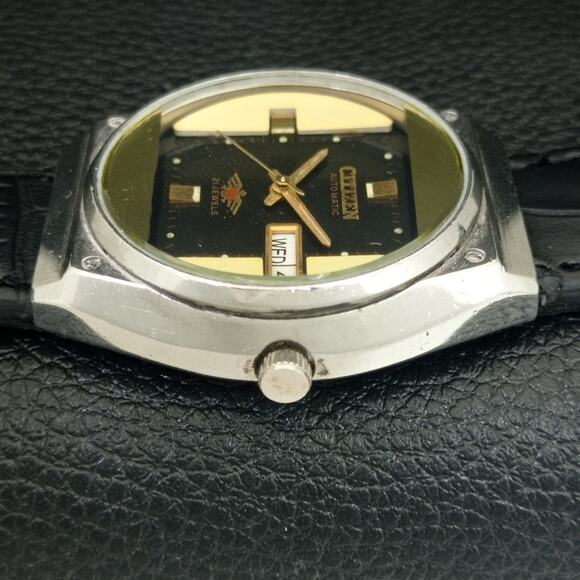 Vintage 1977 Citizen Automatic Mens Silver Watch W/daydate & Gold accents - Picture 5 of 10
